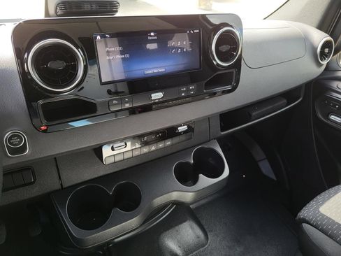 Used 2025 Mercedes-Benz Sprinter 2500 image 20