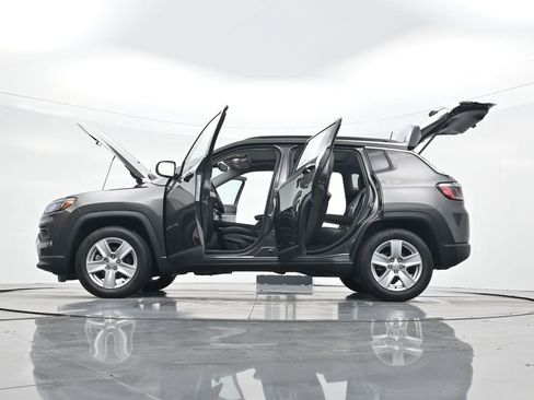 Used 2022 Jeep Compass Latitude w/ Sun and Sound Group image 47