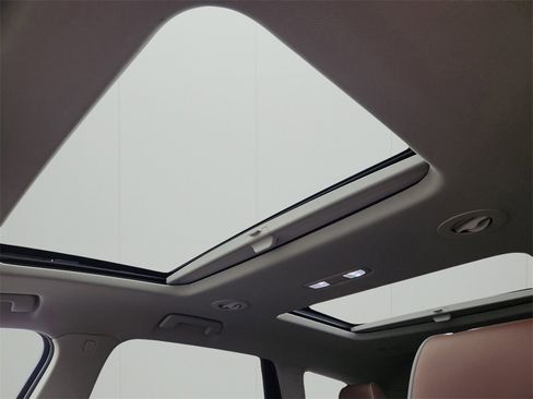 Used 2019 Buick Enclave Avenir w/ Avenir Technology Package image 27