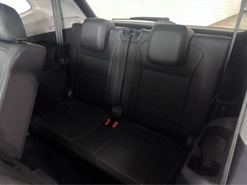 Used 2021 Volkswagen Tiguan SE w/ Panoramic Sunroof Package AWD/4WD image 16