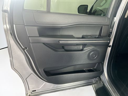 Used 2023 Ford Expedition Max XLT image 27