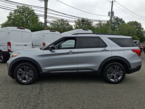 Used 2022 Ford Explorer XLT w/ Equipment Group 202A AWD/4WD image 7