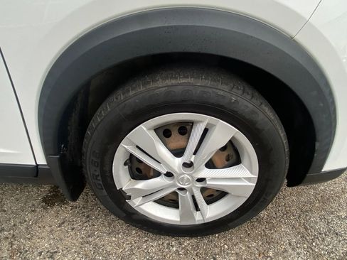 Used 2018 Nissan Kicks S FWD image 20