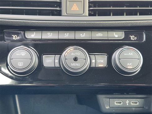 Used 2024 Volkswagen Jetta GLI 40th Anniversary Edition image 20