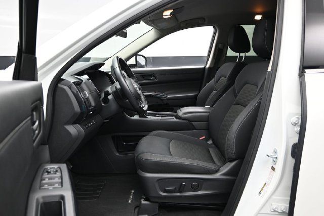 Used 2025 Nissan Pathfinder SV FWD image 19