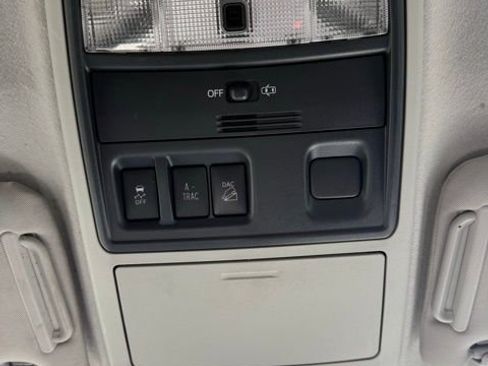 Used 2018 Toyota 4Runner SR5 AWD/4WD image 32