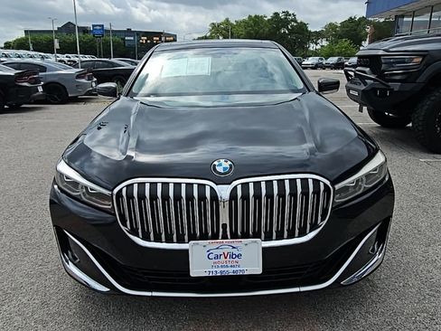 Used 2022 BMW 750i xDrive w/ Executive Package image 2