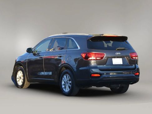 Used 2019 Kia Sorento LX w/ LX V6 Convenience Package image 11