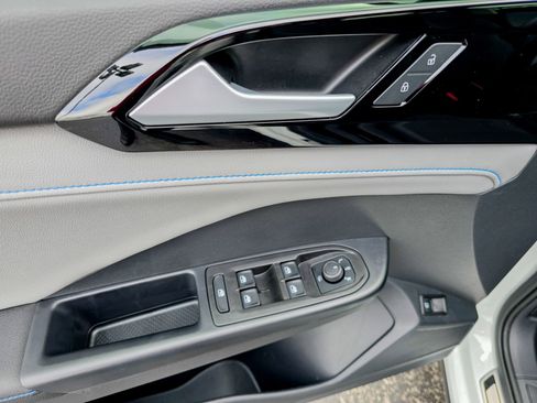 Used 2024 Volkswagen Taos SE w/ Taos Adventure Package image 14