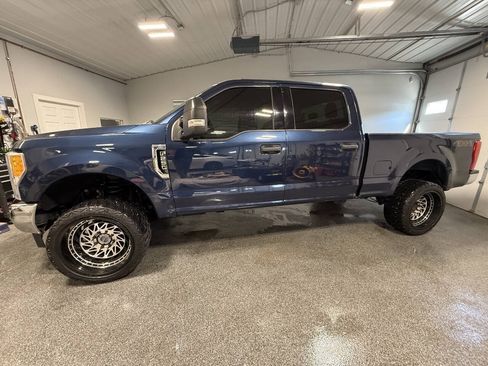 Used 2017 Ford F250 XLT w/ Snow Plow Prep Package AWD/4WD image 9