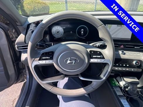 Used 2023 Hyundai Elantra SEL w/ Convenience Package image 5