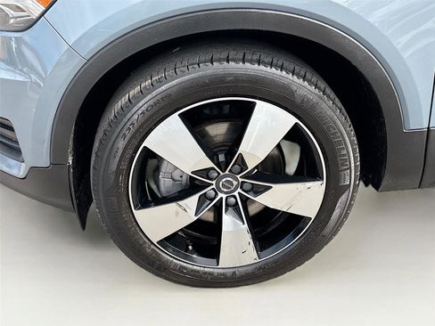 Used 2020 Volvo XC40 T5 Momentum w/ Protection Package Premier image 32