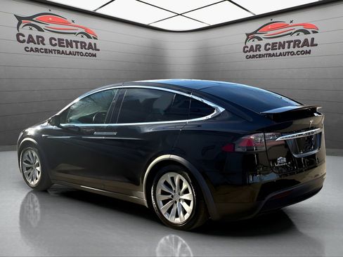 Used 2019 Tesla Model X 100D image 3