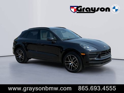 Used 2024 Porsche Macan w/ Premium Plus Package AWD/4WD image 1