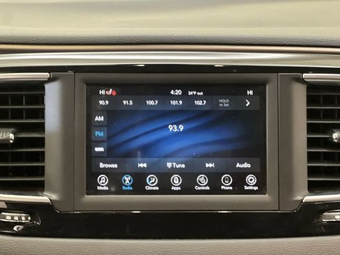 Used 2019 Chrysler Pacifica Touring-L image 16
