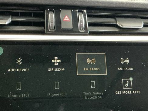 Used 2022 Jaguar XF SE image 15