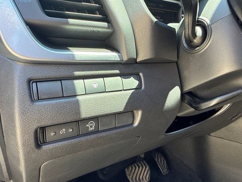Used 2023 Nissan Rogue SV AWD/4WD image 19