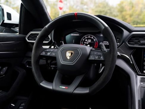 Used 2024 Lamborghini Urus Performante image 29
