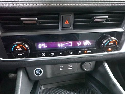 Used 2023 Nissan Rogue SV image 19