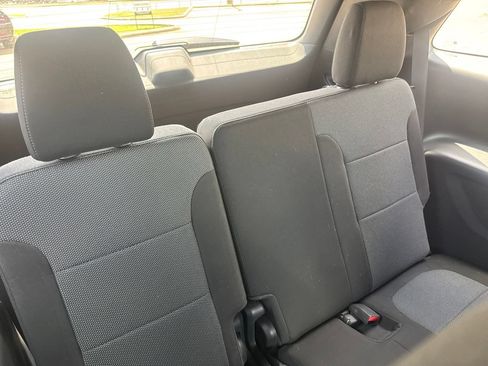 Used 2023 Chevrolet Traverse LT FWD image 32