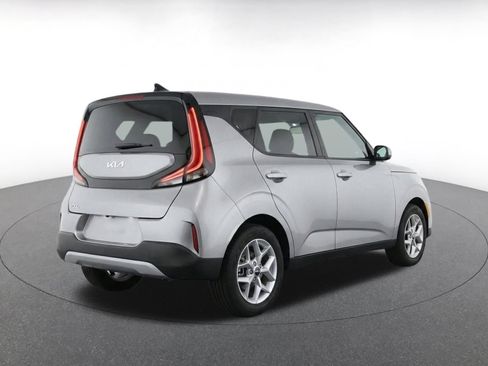 Used 2025 Kia Soul LX w/ LX Technology Package FWD image 9