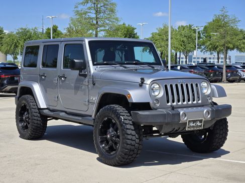 Used 2016 Jeep Wrangler Unlimited Sahara w/ Connectivity Group image 2