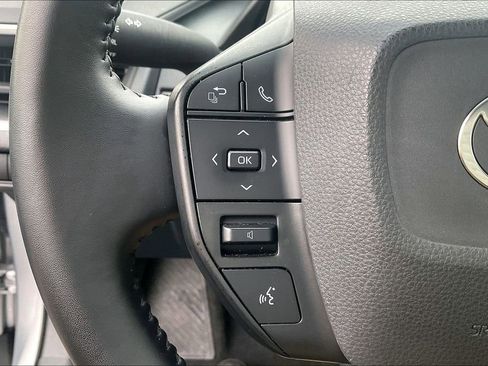 Used 2023 Toyota Prius LE FWD image 12