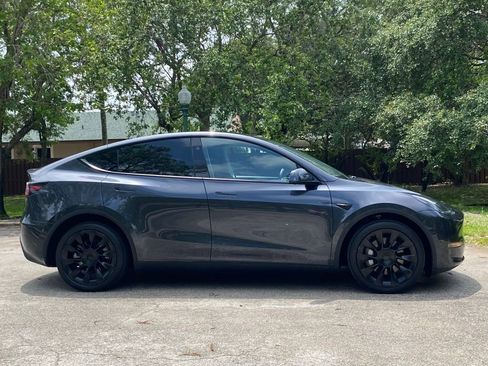 Used 2024 Tesla Model Y Long Range AWD/4WD image 10
