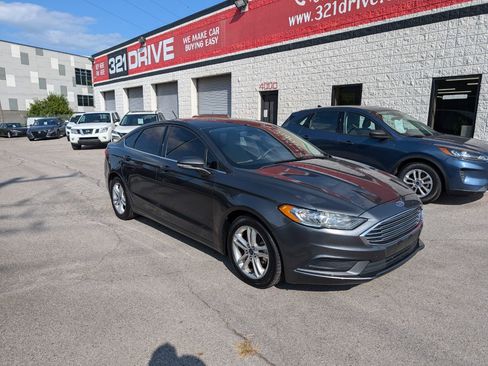 Used 2018 Ford Fusion SE image 4