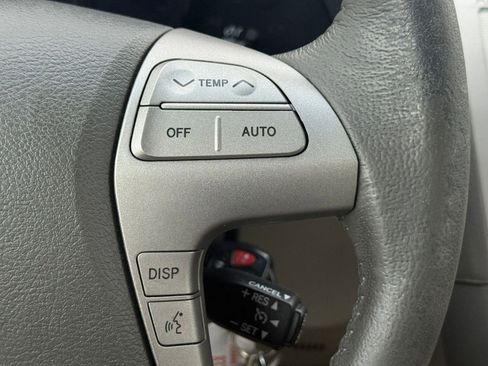 Used 2011 Toyota Camry XLE image 26