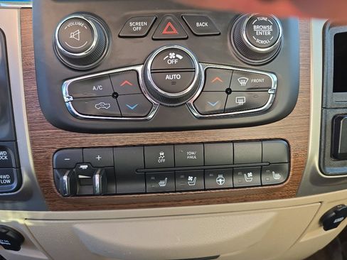 Used 2016 RAM 1500 Laramie w/ Convenience Group image 20