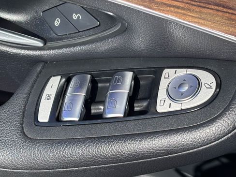 Used 2020 Mercedes-Benz GLC 300 4MATIC image 21