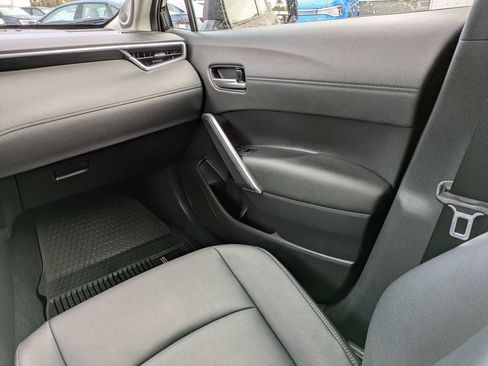 Used 2023 Toyota Corolla Cross XLE w/ Convenience Package AWD/4WD image 18