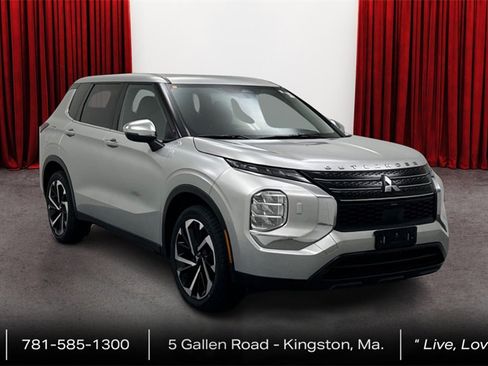 Used 2022 Mitsubishi Outlander ES image 3