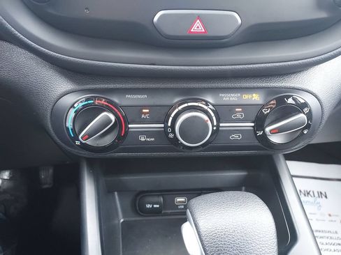 Used 2025 Kia Soul LX w/ LX Technology Package FWD image 24