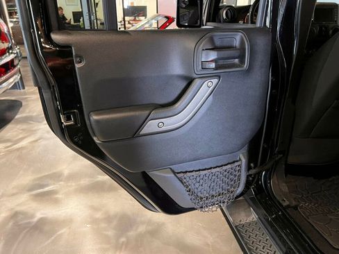 Used 2018 Jeep Wrangler Unlimited Sport S image 19