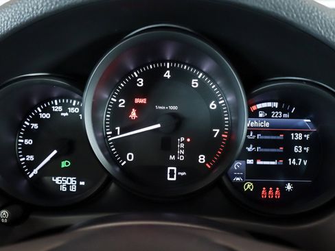 Certified 2022 Porsche Macan image 16