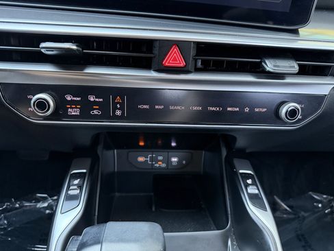Used 2025 Kia Sorento S FWD image 24
