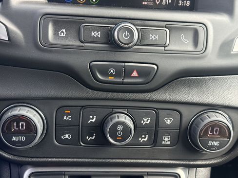 Used 2022 GMC Terrain SLE FWD image 22