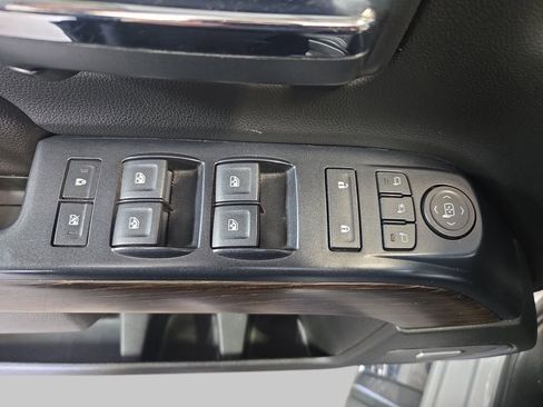 Used 2018 GMC Sierra 2500 Denali w/ Duramax Plus Package AWD/4WD image 32