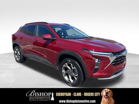 Used 2025 Chevrolet Trax LT FWD image 13