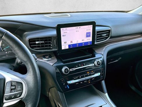 Used 2024 Ford Explorer Limited image 8