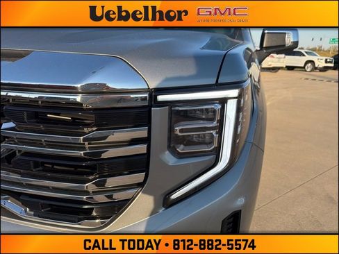 Used 2025 GMC Sierra 1500 SLT image 13
