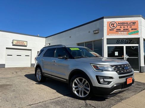 Used 2017 Ford Explorer XLT w/ Equipment Group 202A AWD/4WD image 2