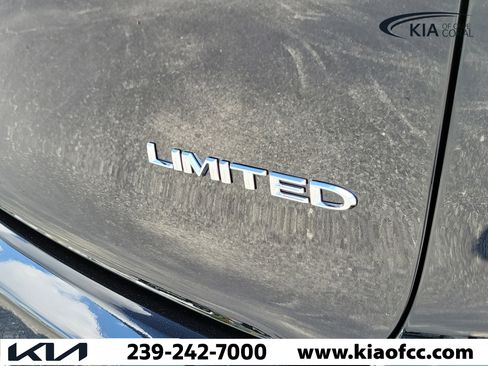 Used 2026 Chrysler Pacifica Limited FWD image 10