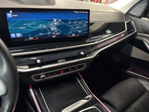 Used 2023 BMW X7 xDrive40i w/ Premium Package image 33