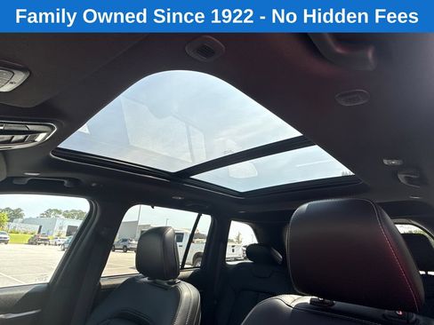 Used 2025 Jeep Grand Cherokee Limited w/ Luxury Tech Group II AWD/4WD image 31