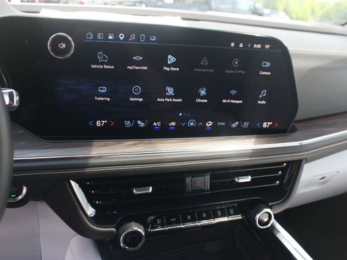 Used 2025 Chevrolet Tahoe Premier AWD/4WD image 23