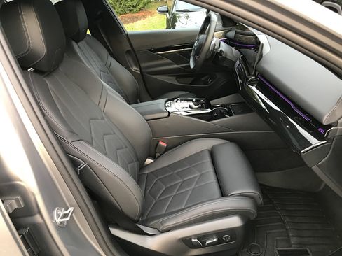 Used 2024 BMW 530i xDrive w/ Premium Package image 34