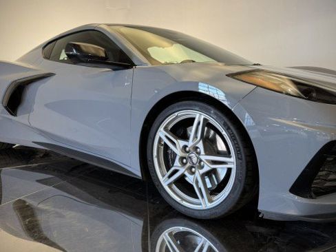 Used 2024 Chevrolet Corvette Stingray Premium Cpe w/ Z51 Performance Package RWD image 16